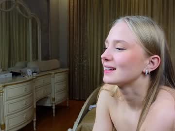 girl
        merylharvison cam image #5482458