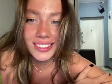 girl
        angel_from_sky cam image #3505370