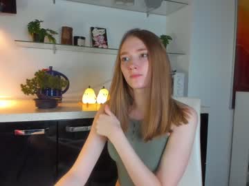 girl
        mysat cam image #3515460