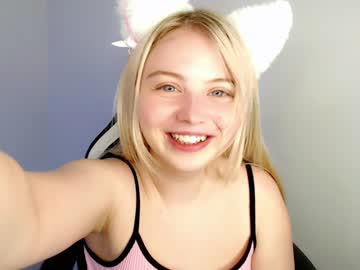 girl
        shy_blondiee cam image #846210