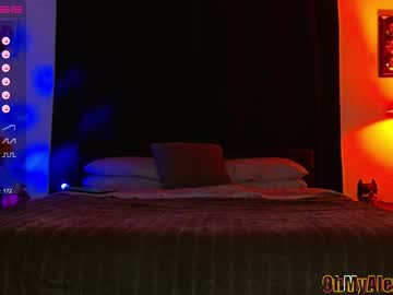 girl
        ohmyalexandria cam image #2024749