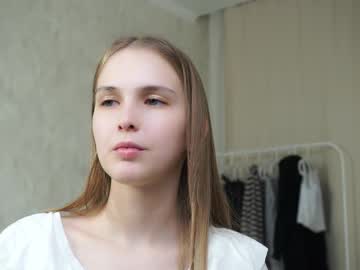 girl
        hildgaillard cam image #6734306