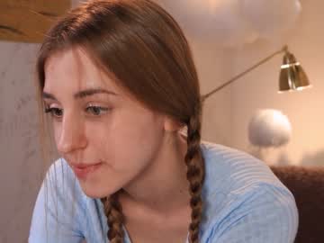 girl
        arya_bright cam image #431113
