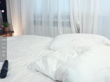 girl
        synneeastes cam image #4915000