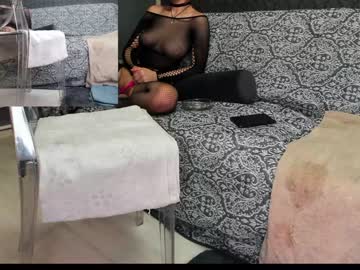 couple
        lenoreandjasonsroom cam image #419386