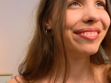 girl
        wanda_robinson cam image #4270214