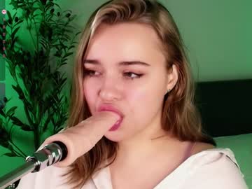 girl
        melissabowen cam image #5517413
