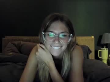 girl
        oliviahansleyy cam image #4185419