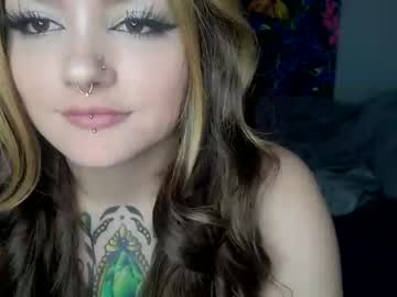 girl
        moonwitch6 cam image #1896329