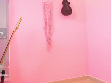 girl
        little_effy18_ cam image #6333140