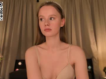 girl
        aislyworld cam image #3644046