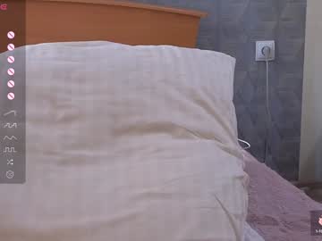 girl
        evasee cam image #5838235