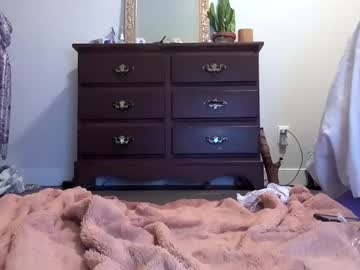 girl
        koifsh cam image #6009974