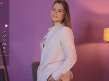 girl
        alisia_spinnet cam image #3131327