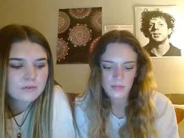 girl
        emmmafox14 cam image #1616457