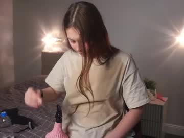 girl
        catedunnuck cam image #6122047