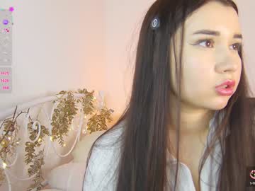 girl
        _noell_ cam image #5821566