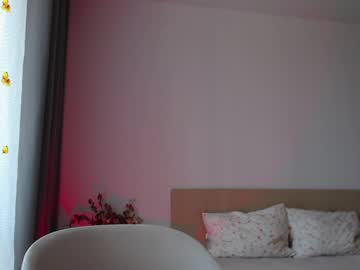 girl
        lumoore cam image #4857524