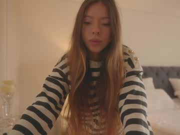 girl
        emma_lu1 cam image #6718828
