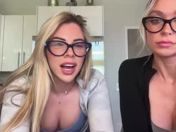 couple
        allienicole cam image #5456004