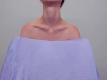 girl
        phoebepaw cam image #4569028