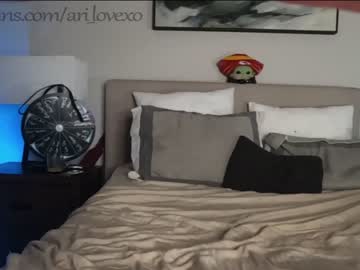 couple
        ari_lovexo cam image #817529