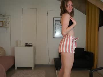 girl
        samantha_saint_18 cam image #3362748