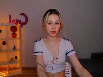 girl Live Cam Girls Love To Strip Naked For Their Viewers with holly____