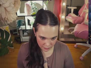 girl
        chery_lady22 cam image #5807419