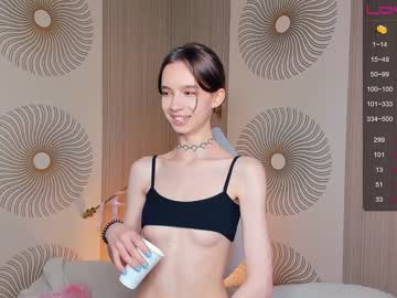 girl
        happiness_call cam image #2114032