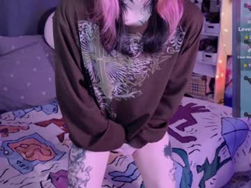 girl
        lollyshy__ cam image #5636180
