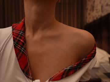 girl
        sunnyluxe_ cam image #5836157