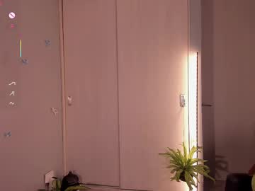 girl
        scarlett1_ cam image #6635782