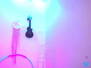 girl
        little_effy18_ cam image #6181735