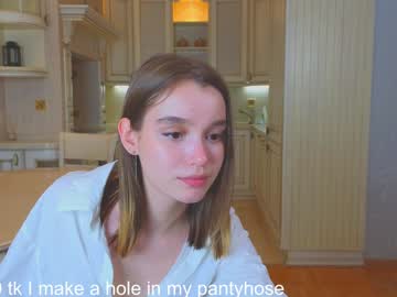 girl
        harrieteasley cam image #5208600