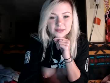 girl
        kipsy420 cam image #451835
