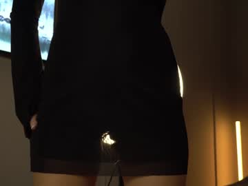 girl
        emilybatee cam image #4319359