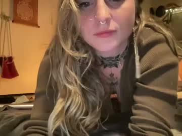 girl
        bambidear420 cam image #2672395