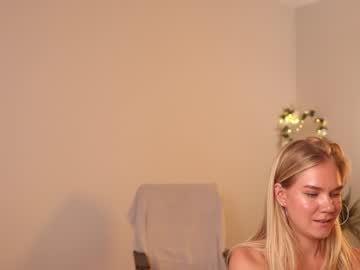 girl
        _teasecake_ cam image #2161612
