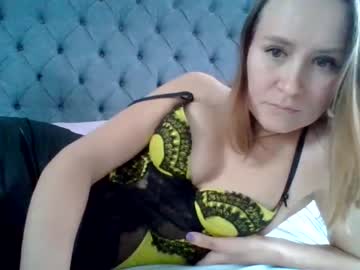 girl
        eatmypie69 cam image #2989774