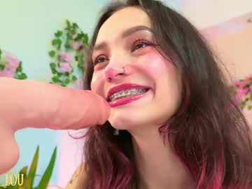 girl
        breeding_material cam image #6152277
