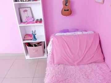 girl
        little_effy18_ cam image #6879523