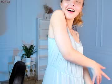 girl
        alice_tucci cam image #2174546