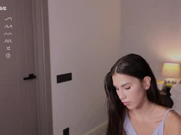 girl
        sensua1aurora cam image #5232443