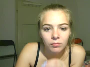 girl
        inocent_student17 cam image #2136967