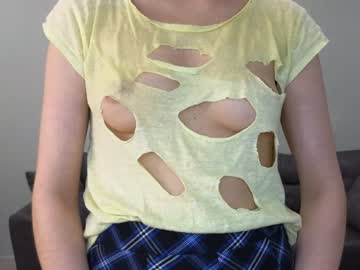 girl
        carnelia_blush cam image #1684808