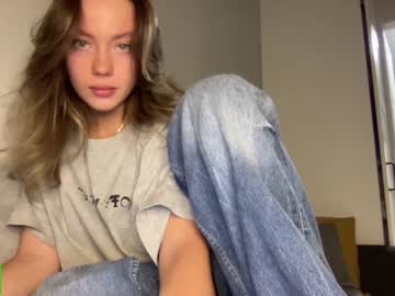girl
        angel_from_sky cam image #3204201
