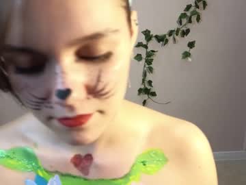 girl
        teresabriggs cam image #2472082