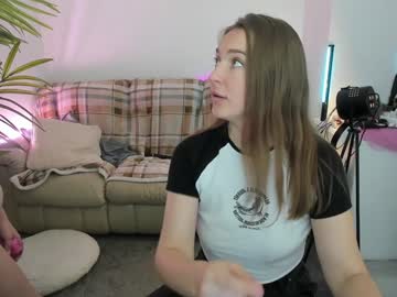 girl
        radiants_2 cam image #5135155