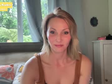 girl
        kaileeshy cam image #3826515